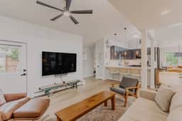 Chic Glenwood Retreat w/Jacuzzi
