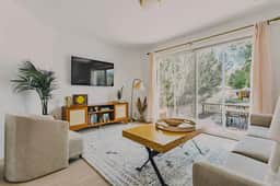 Stylish Mid-Mod Downtown Retreat - Image 3