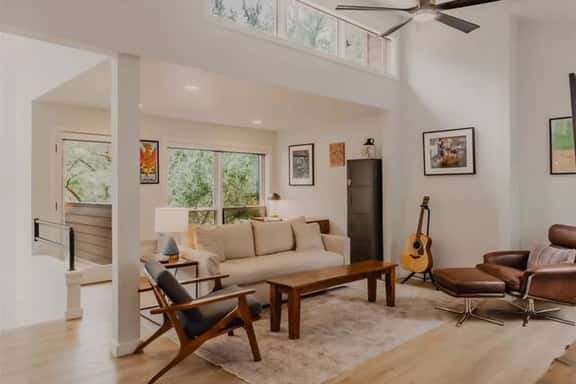 Chic Glenwood Retreat w/Jacuzzi - Image 1