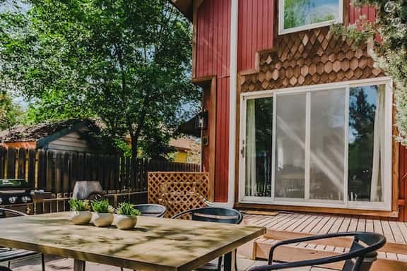 Stylish Mid-Mod Downtown Retreat - Image 1