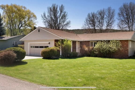 Carbondale Creekside Rancher - Fishing Access